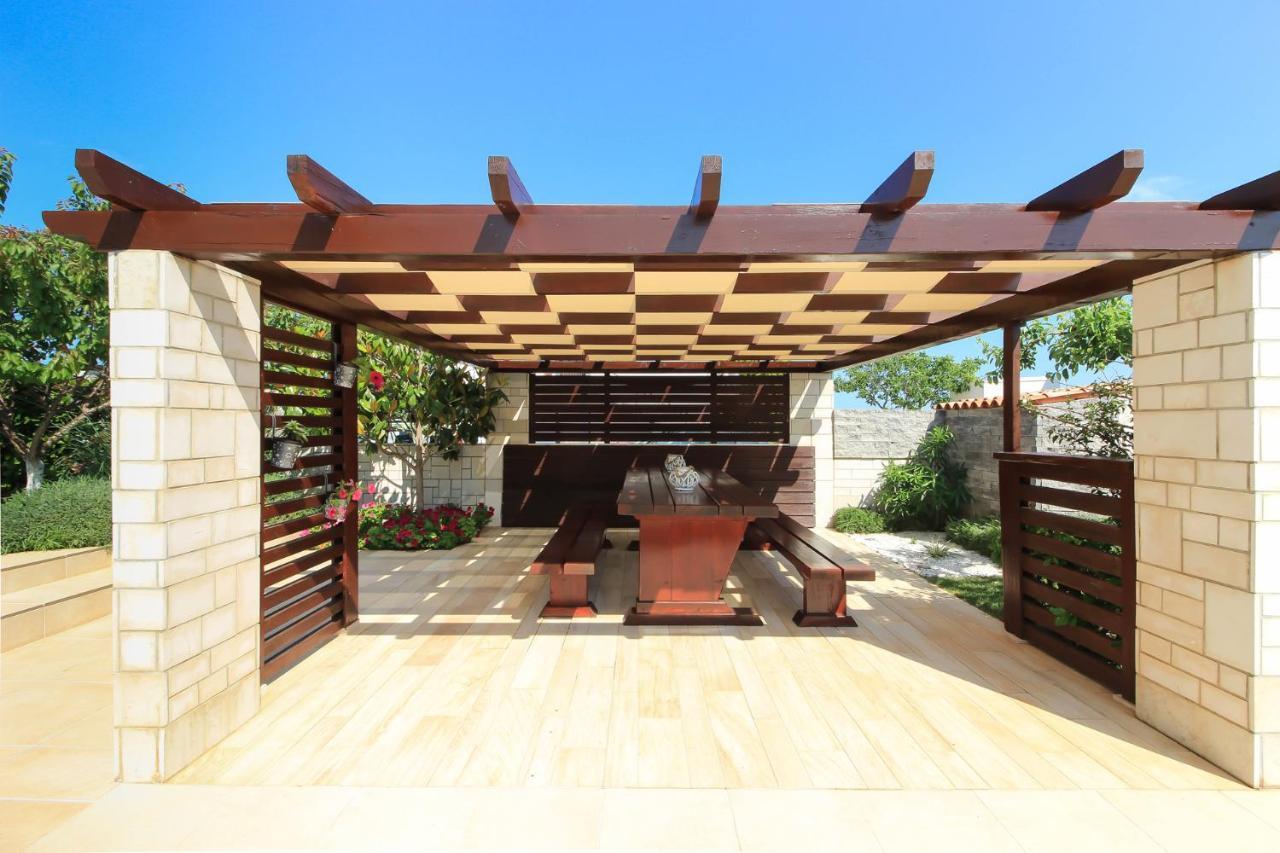 Modern Villa Nerina With Private Pool Near Πούλα Εξωτερικό φωτογραφία