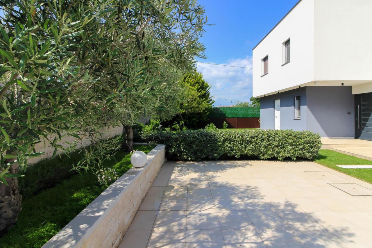 Modern Villa Nerina With Private Pool Near Πούλα Εξωτερικό φωτογραφία