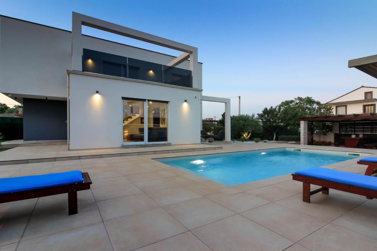 Modern Villa Nerina With Private Pool Near Πούλα Εξωτερικό φωτογραφία