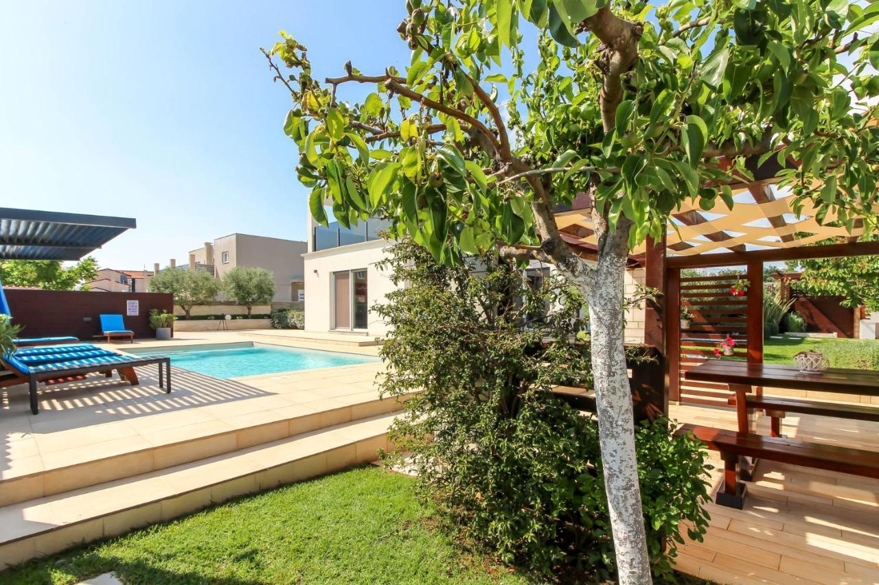 Modern Villa Nerina With Private Pool Near Πούλα Εξωτερικό φωτογραφία