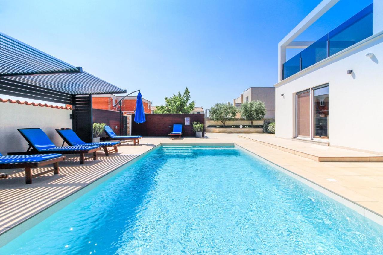 Modern Villa Nerina With Private Pool Near Πούλα Εξωτερικό φωτογραφία