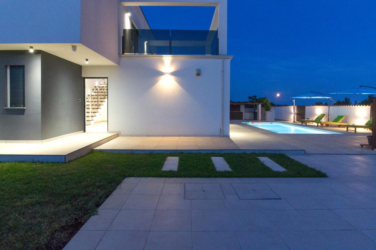 Modern Villa Nerina With Private Pool Near Πούλα Εξωτερικό φωτογραφία
