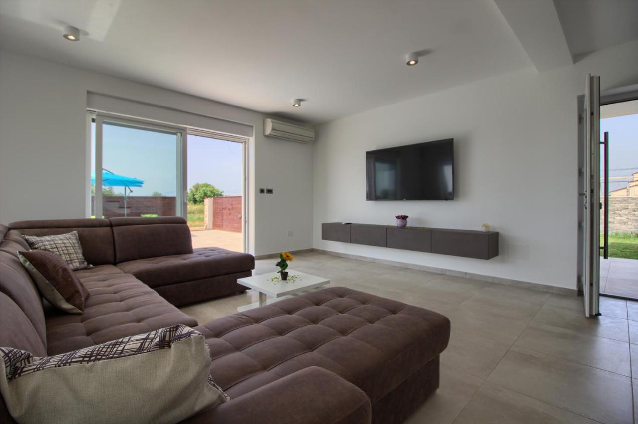 Modern Villa Nerina With Private Pool Near Πούλα Εξωτερικό φωτογραφία